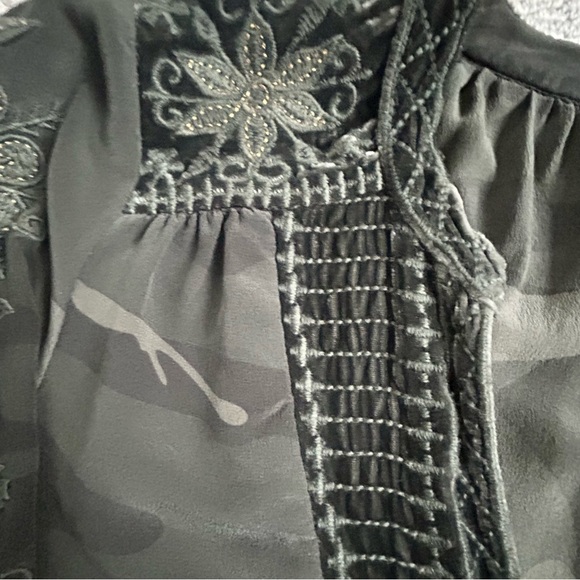 Johnny Was Silk Camo Blouse - Picture 4 of 9